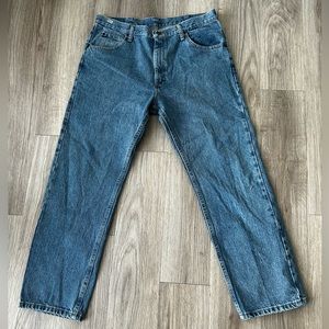 Wrangler straight leg men’s jeans 36x29 med/light wash gently used